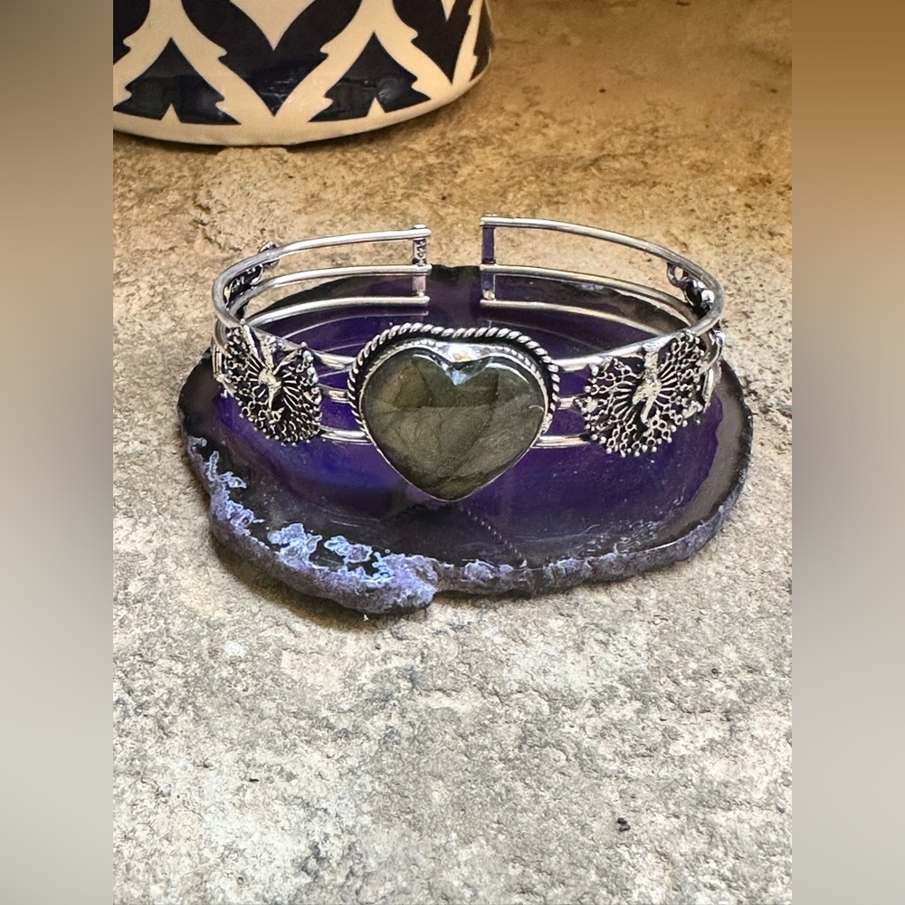 Silver Heart Labradorite Stone Bracelet